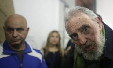 Fidel Castro reaparece en público después de 9 meses