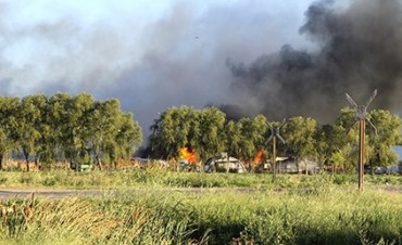 Gigantesco incendio en el basural de Los Toldos