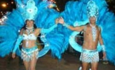 Dale dale a la espumita, que ya llega el carnaval! Este fin de semana Los Toldos vuelve a ser la “Capital de la Alegría”, tal como la definiera el recordado locutor Toldense Hugo Daniel Lizzi