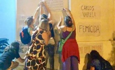 Escracharon a Varela en la comisaría