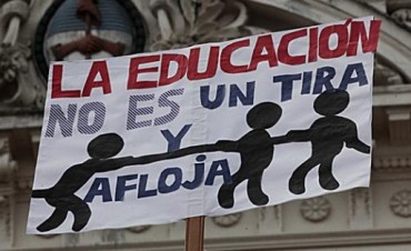 Aseguran que es un ajuste encubierto. Nueva marcha de docentes: algunos no cobran desde el año pasado