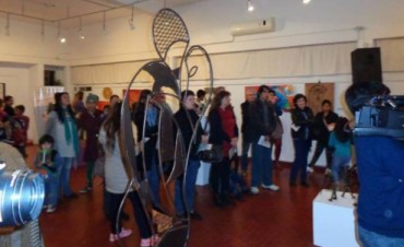 Exposición colectiva “Arte con vecinos, vecinos con arte” se inauguró