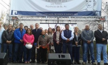 Con la presencia de su presidente Fernando Espinoza entre otros, el PJ homenajeó a Evita frente a su casa natal