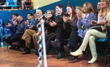 El acto central del del ducentésimo sexto aniversario de la revolución de Mayo fue organizado por el Jardin 910 y la Direcciòn de Cultura de nuestro Municipio