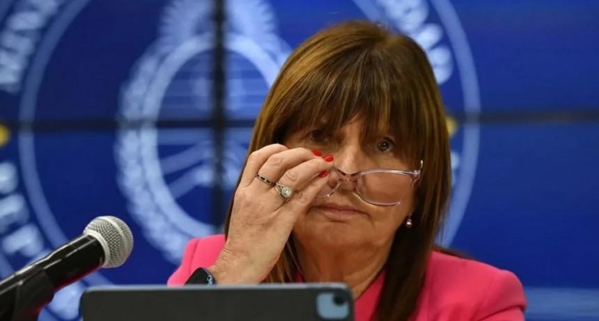 Bullrich denunció que un dirigente social daba planes a cambio de 