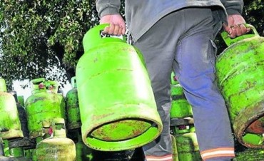 Este Martes llega un nuevo camiòn con mas garrafas para los barrios