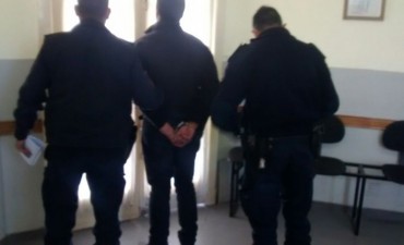 A los gritos pidió auxilio tras ser abusada en un automóvil