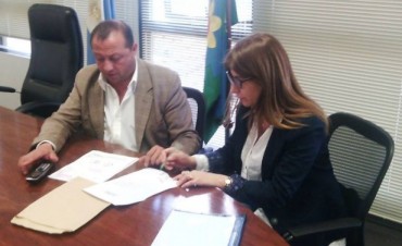 La candidata a Intendenta por el Frente para la Victoria, Viviana Guzzo, se reunió con el Jefe de Gabinete de la Secretaría de Servicios Públicos de la Provincia