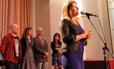 La Directora del Museo de Bellas Artes provincial, Viviana Guzzo, encabezó el acto en el Teatro Auditorium con la entrega de los premios:SALÓN ARTE JOVEN 2014