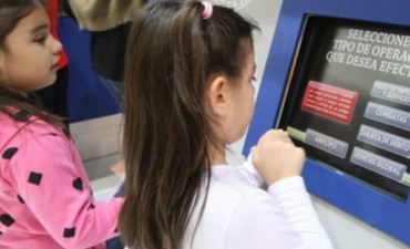 Polémica abierta. Menores podrán tener ahora caja de ahorro y usar débito