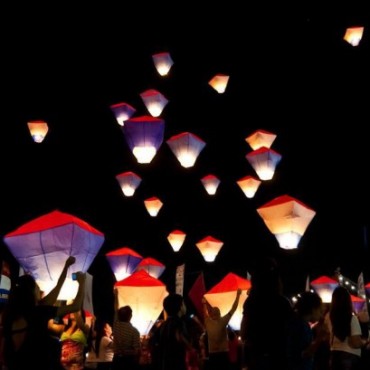 SOLTEMOS GLOBOS AEROSTÁTICOS DE PAPEL Y QUE EL CIELO SE LLENE DE ELLOS