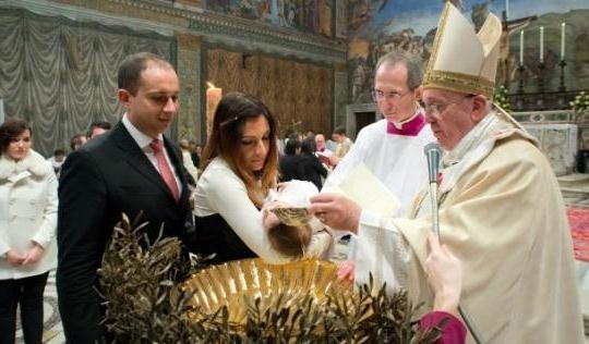 El Papa Francisco dice que las madres pueden amamantar en la Iglesia
