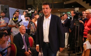 Massa presentó proyecto para que maestros discutan salarios desde enero
