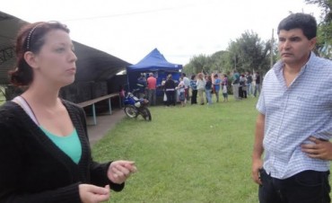 El Sr. Secretario Legal y Técnico del municipio, visito el camión que vende “Pescado Popular Argentino”