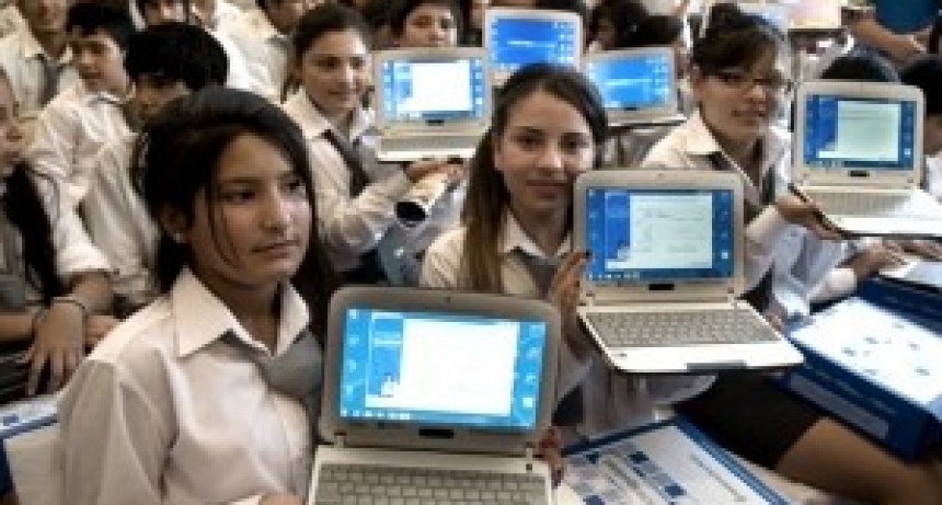 Trotta anunció que se entregarán 500.000 computadoras a estudiantes de todo el país