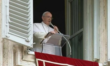 El Evangelio cambia el corazón, dijo el Papa a la hora del Ángelus