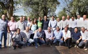 Intendentes de la región con Massa: 700 pesos para asignación escolar a municipales