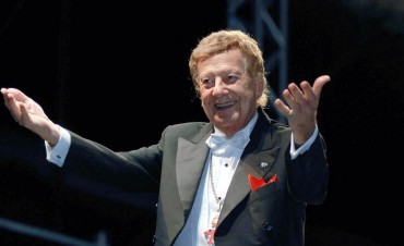 Mariano Mores: cien años del pianista estridente que “tomó” el Teatro Colón con el tango