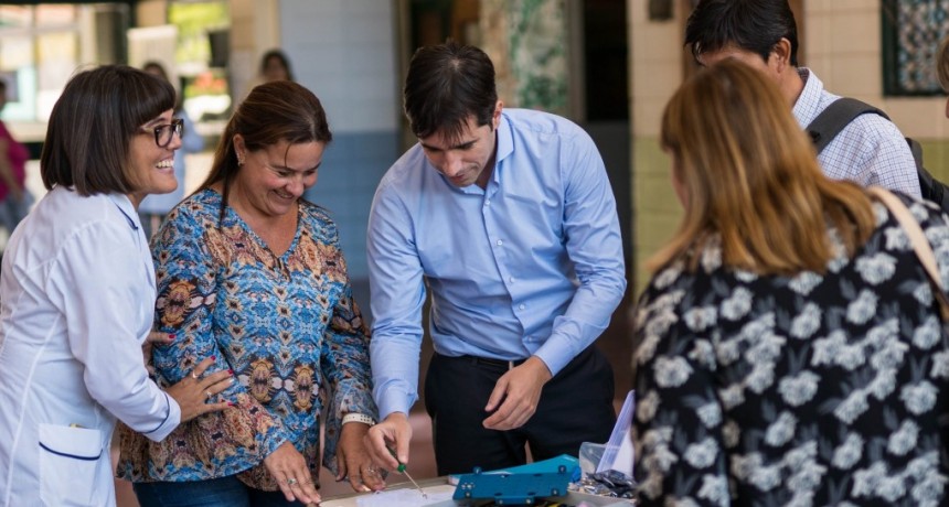 Entrega de kits de robotica a escuelas primarias de nuestro distrito