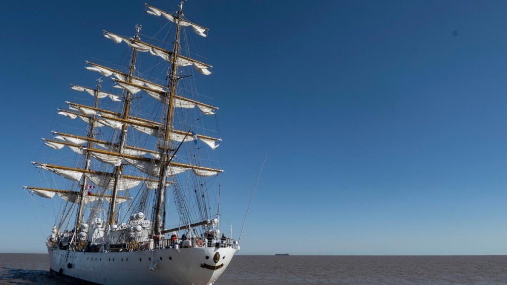 La Fragata Libertad ya está en Puerto Belgrano para su mantenimiento de cara a un nuevo viaje