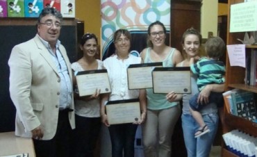 Programa de Educación Tributaria, se concretó la entrega de certificados a docentes que aprobaron el curso