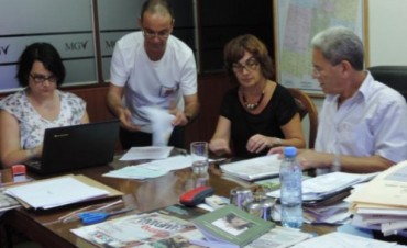 Se procedió a la apertura de los sobres con las propuestas presentadas para la adquisición de caja compactadora de residuos