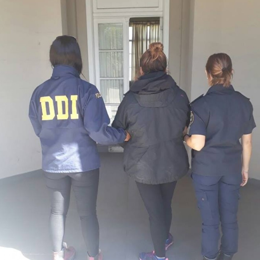 Una mujer de 19 años fue detenida por ser cómplice de un sujeto que golpeó a un anciano