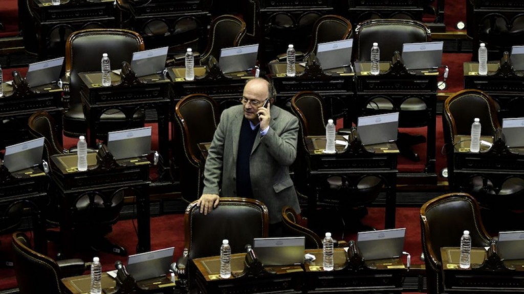 Más de 5 millones por facturas truchas: investigan al hijo de Moreau
