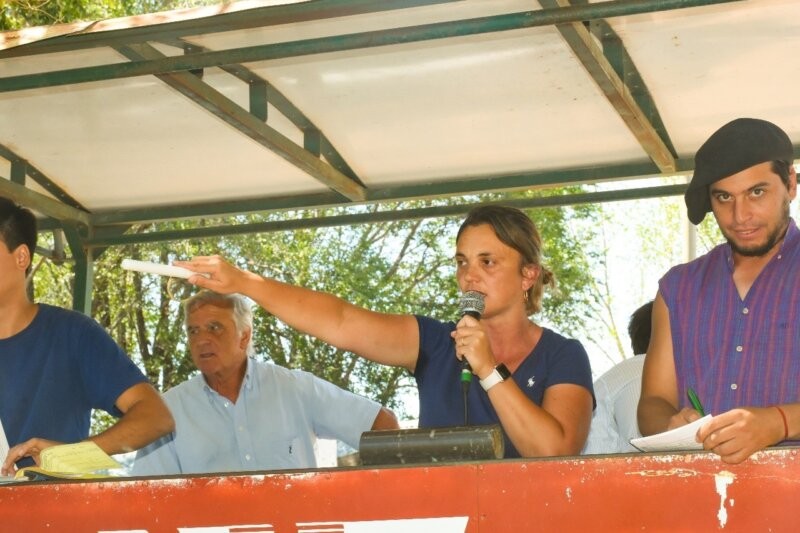 Gabriela Iturrioz  es hoy  martillera de remates presenciales ganaderos en Argentina. Dialogamos con ella