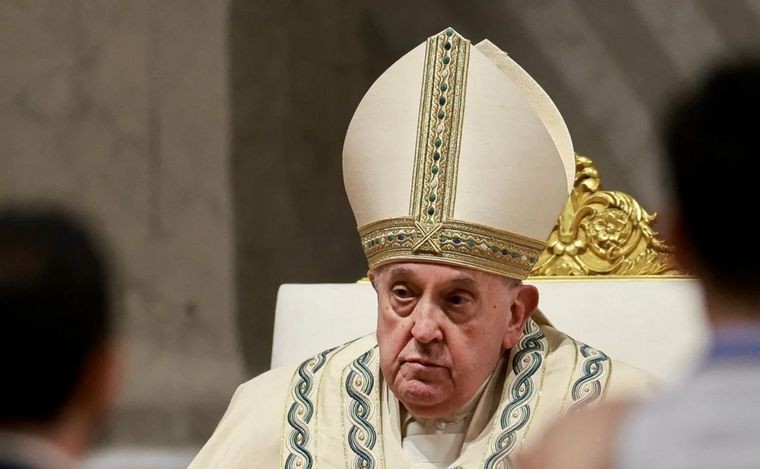 El Papa Francisco estuvo en la Vigilia Pascual tras perderse la procesión