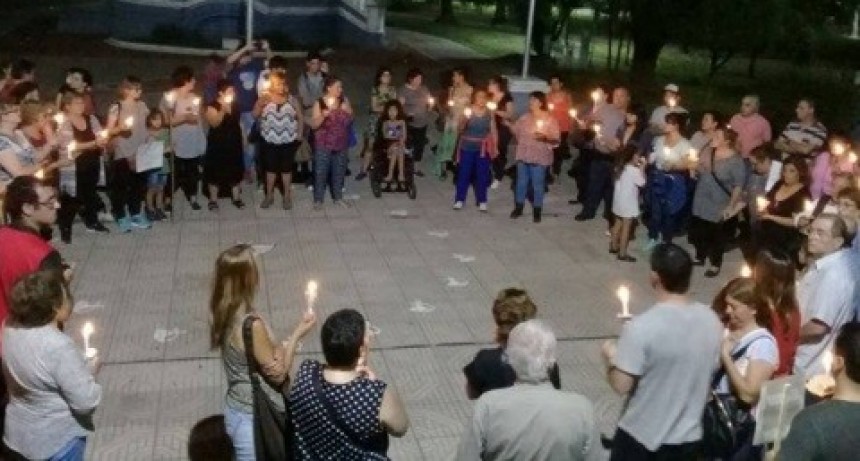 Marcha de las velas en protesta por tarifas re realizó en la plaza principal de nuestra ciudad