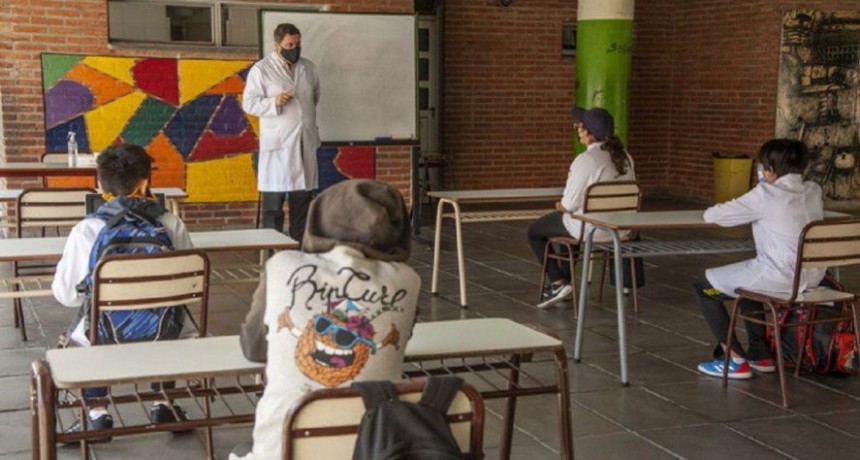 Clases: el jueves se definiría la continuidad de la presencialidad