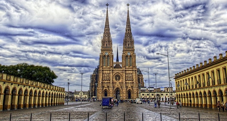 Las misas en la Basílica de Luján serán sólo al aire libre