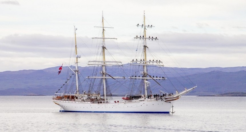 Llegó a Ushuaia el velero noruego que navega para sumar conocimiento sobre los océanos