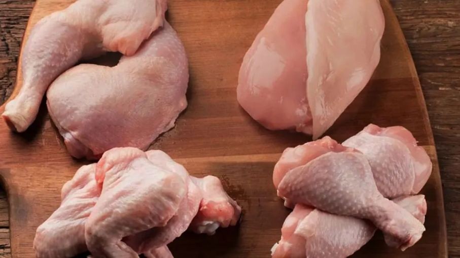 El precio del pollo aumentó un 40% debido a una baja en la producción