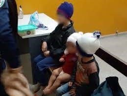 Drama en Córdoba  / Rescataron a tres niños abandonados en la fría madrugada