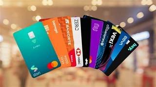 Tarjetas de crédito: preparan medidas para hacer compras en dólares y en cuotas