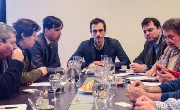 Intendentes de la zona buscan solucionar los excesos hídricos que tanto perjudican a los productores rurales, de la reunión y representando nuestro distrito participó el Dr Flexas