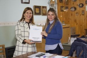 Viviana Guzzo entregó un subsidio a Bomberos Voluntarios de General Viamonte