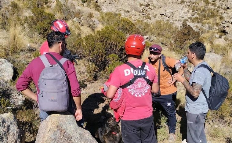 Córdoba:  Rescataron a tres hombres que se perdieron cuando hacían trekking en las Altas Cumbres