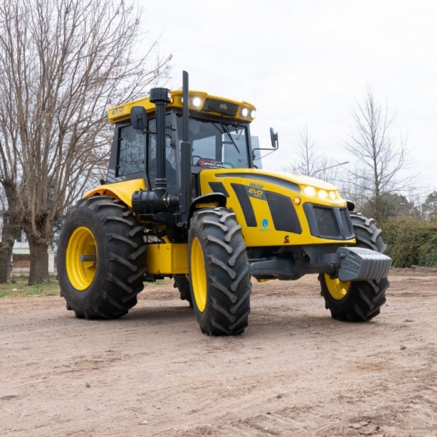 VIAMONTE: El municipio suma un nuevo tractor para el arreglo de los caminos rurales 