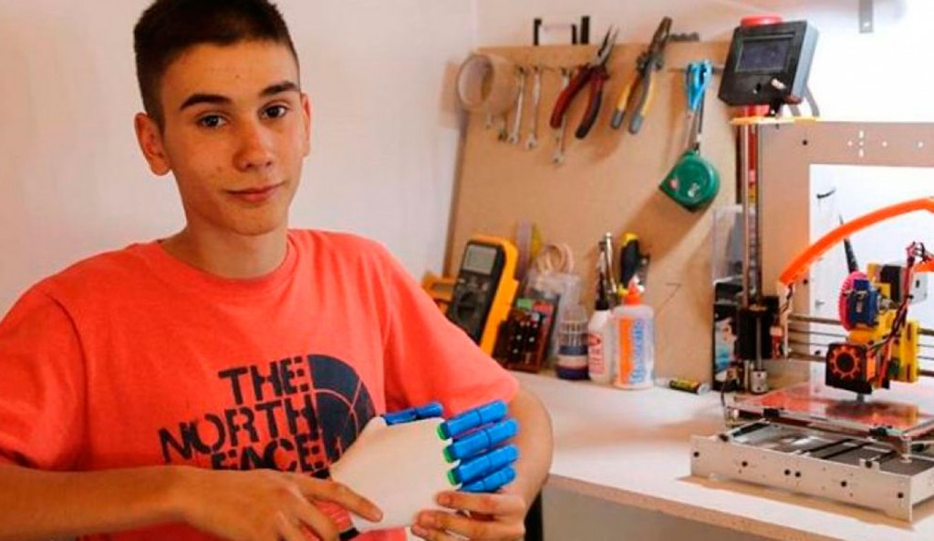 ¡Orgullo argentino! Fabrica prótesis de manos con su impresora 3D