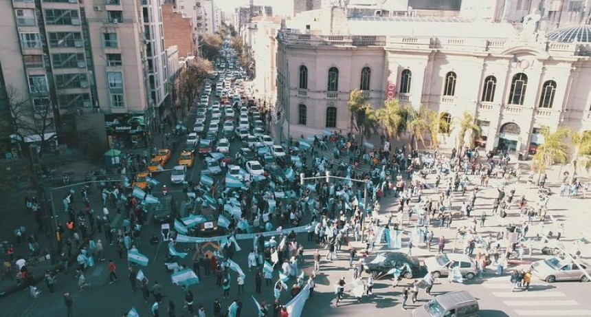 Banderazo contra el Gobierno en distintos puntos del país