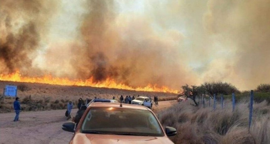 Alerta extrema: combaten incendios en Carlos Paz y Unquillo