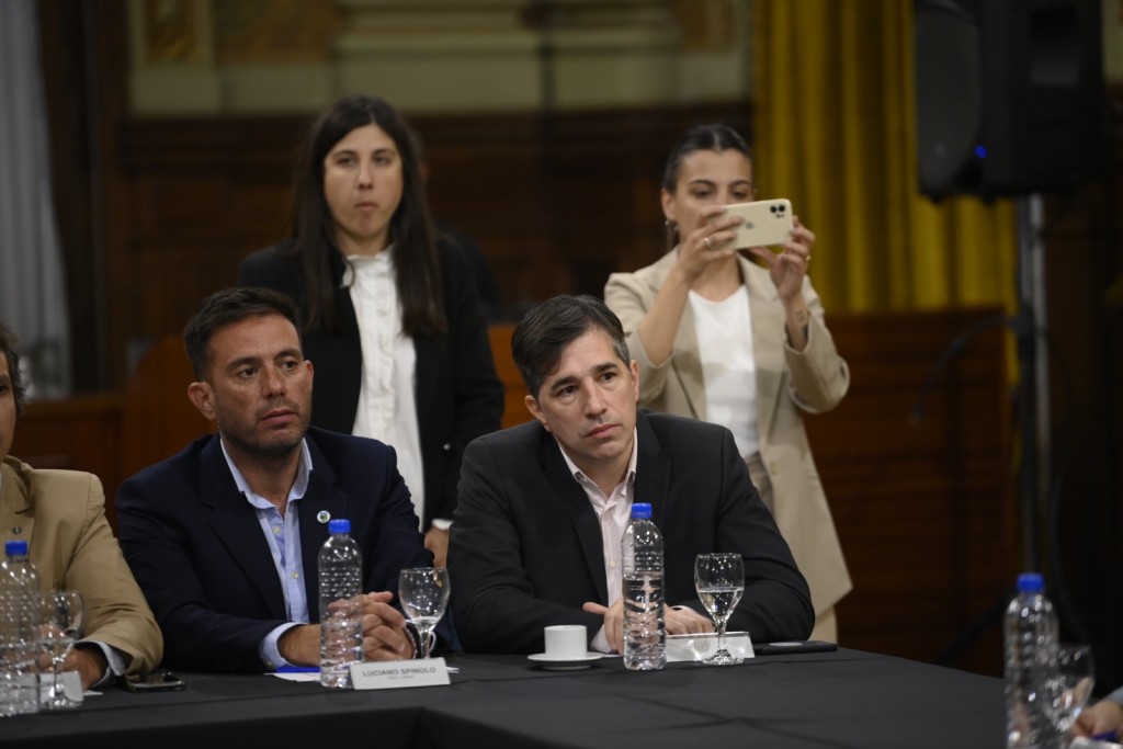 Intendentes Radicales se reunieron con Kicillof para discutir temas claves.