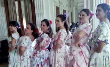 Conjunto Huilen deslumbró con sus danzas en la fiesta del caballo en Bragado