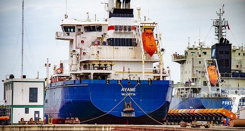 Un marino mató en un presunto brote psicótico al capitán y al primer oficial de un buque petrolero