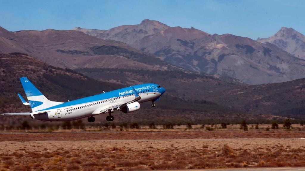 Desde enero Aerolíneas Argentinas tendrá una nueva ruta entre Montevideo y Bariloche