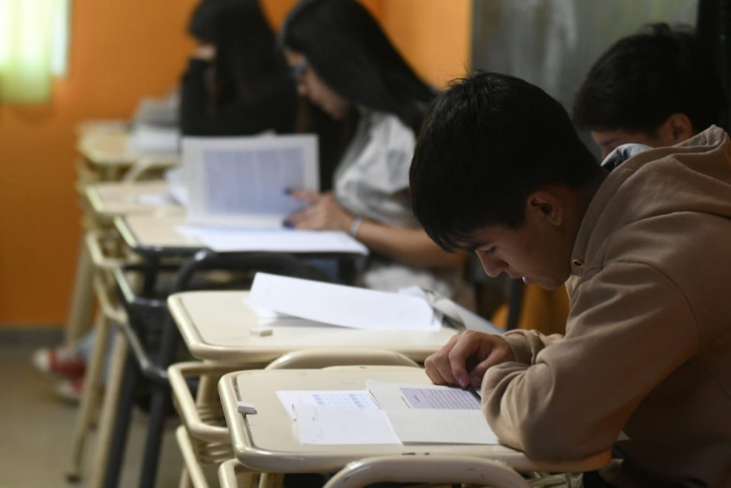 Prueba Aprender: más de 500 mil estudiantes secundarios son evaluados en Lengua y Matemática