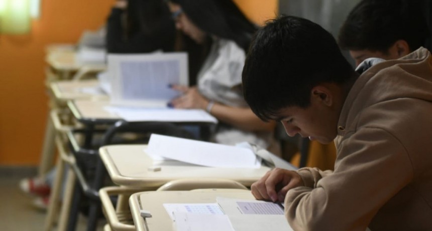 Prueba Aprender: más de 500 mil estudiantes secundarios son evaluados en Lengua y Matemática